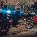 バイクが置かれているガレージ