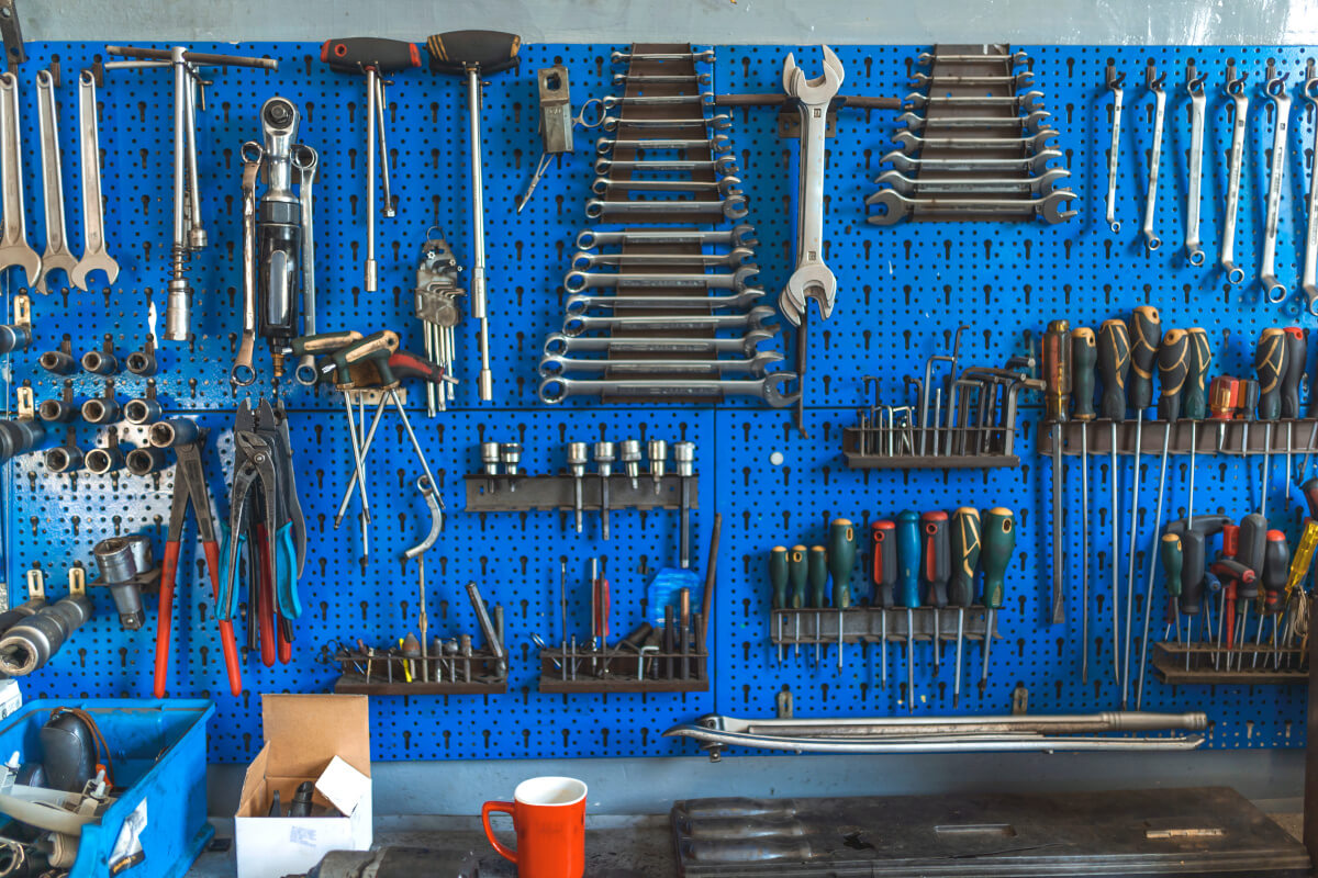 フックに設置されている工具